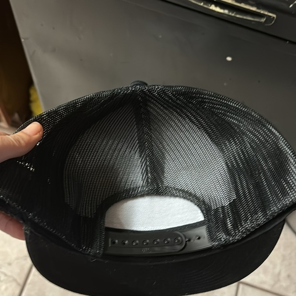 New never worn hat - Picture 2 of 2